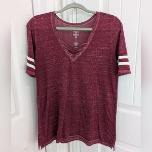 Super soft v neck heathered maroon T-shirt